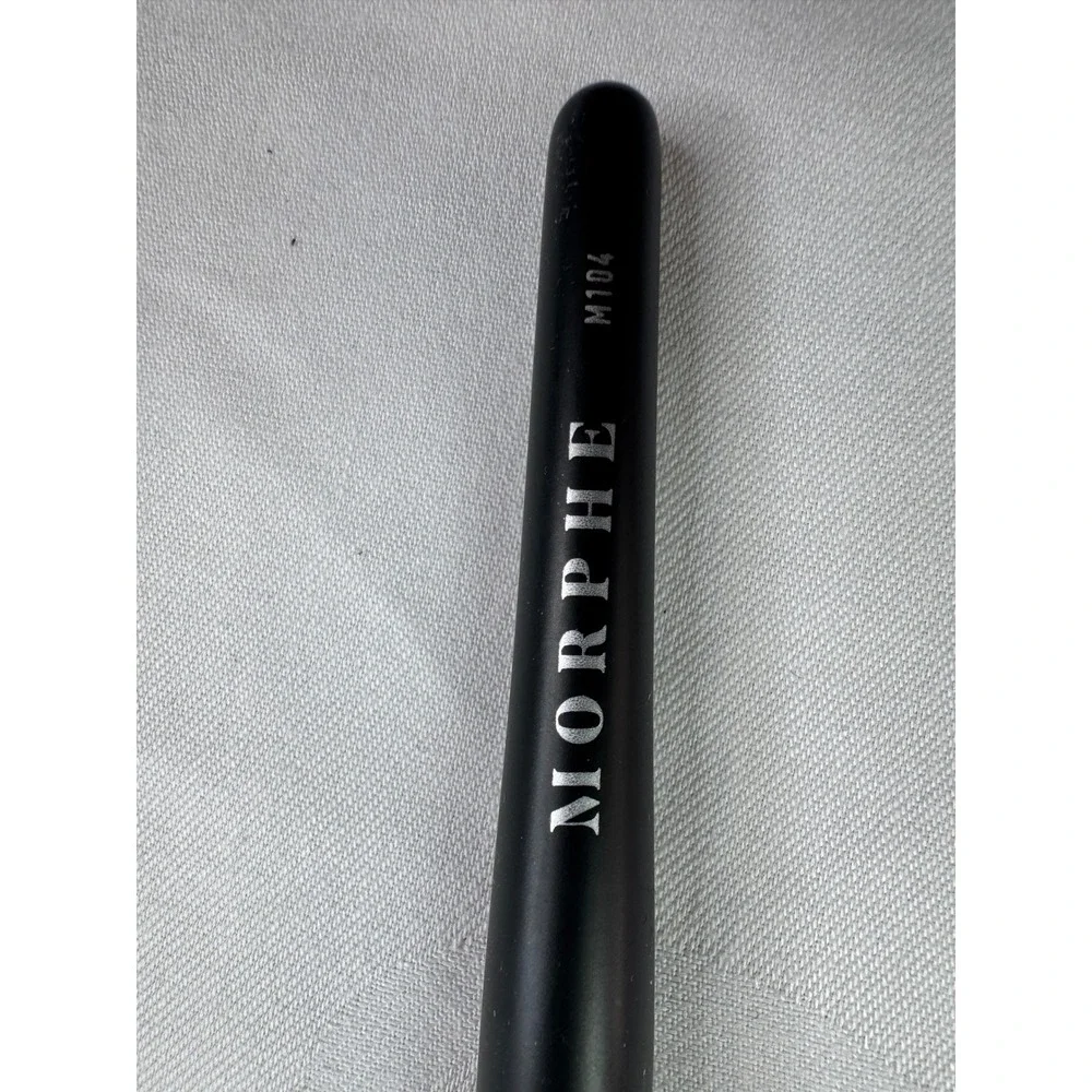 Morphe M104 Angled Contour Makeup Brush Black Silver Synthetic Bristles